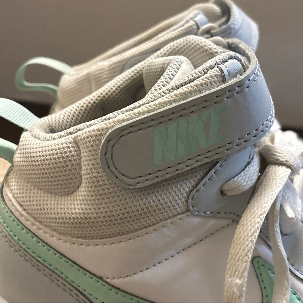NIKE COURT BOROUGH 2 MID PUREPLATINUM MINT FOAM SHOES Size 6Y - Picture 10 of 11